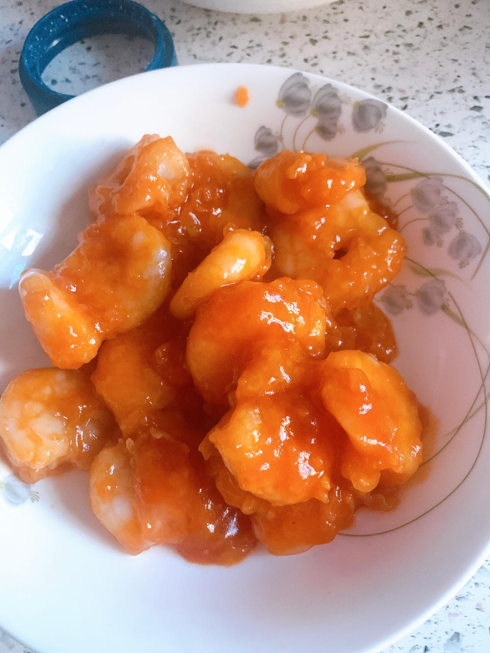 诱人的茄汁虾球