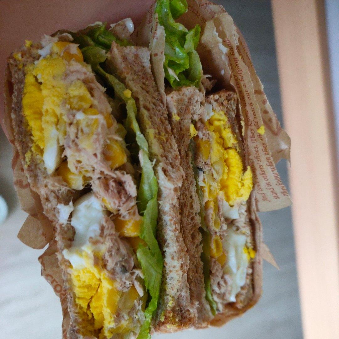 鸡蛋金枪鱼三明治【健身可吃】