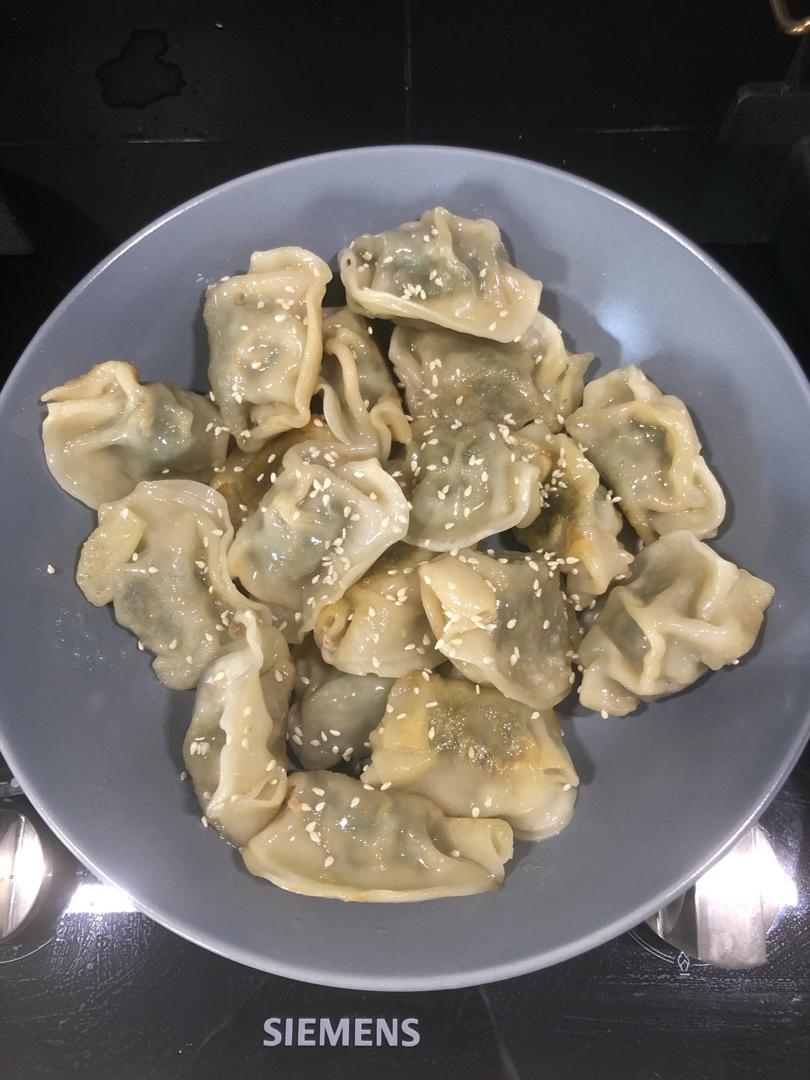 【三鲜水煎饺】