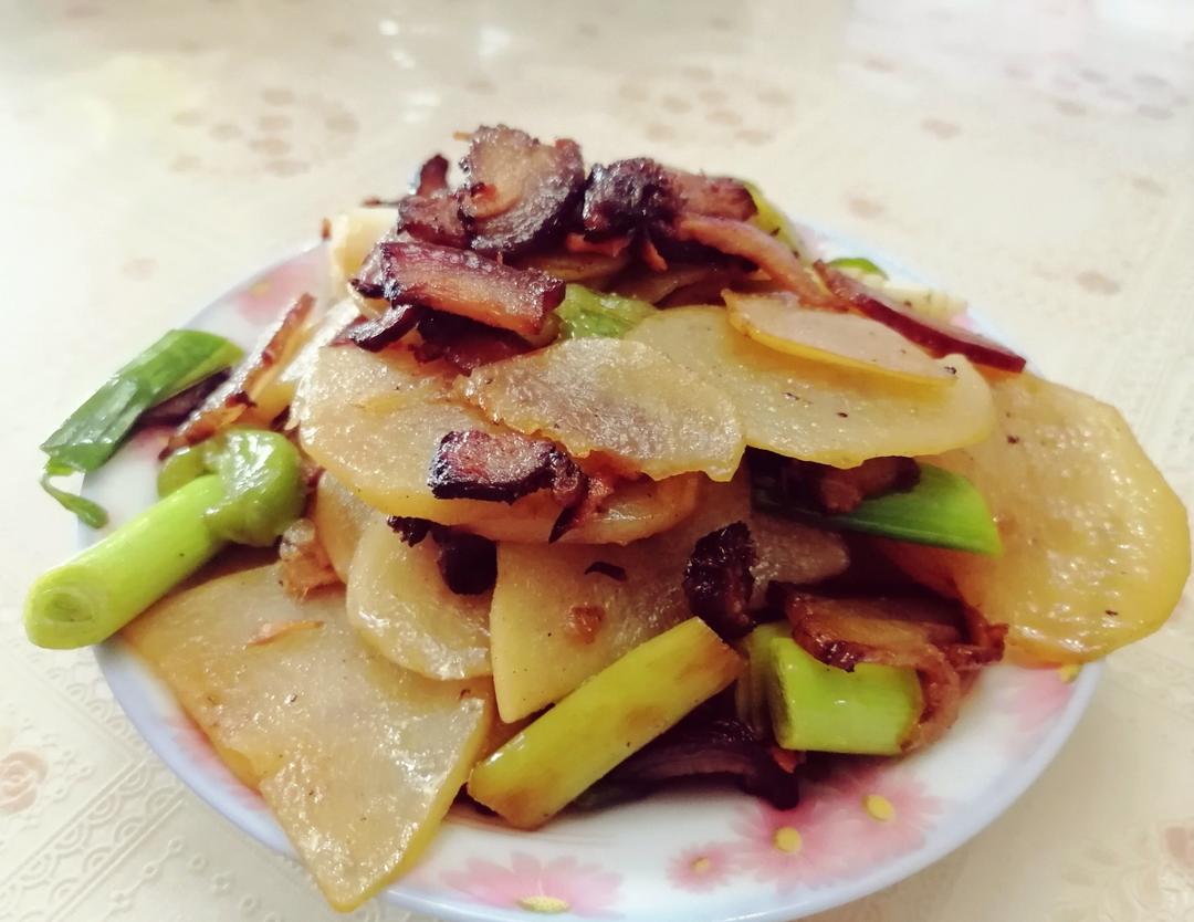腊肉炒土豆片