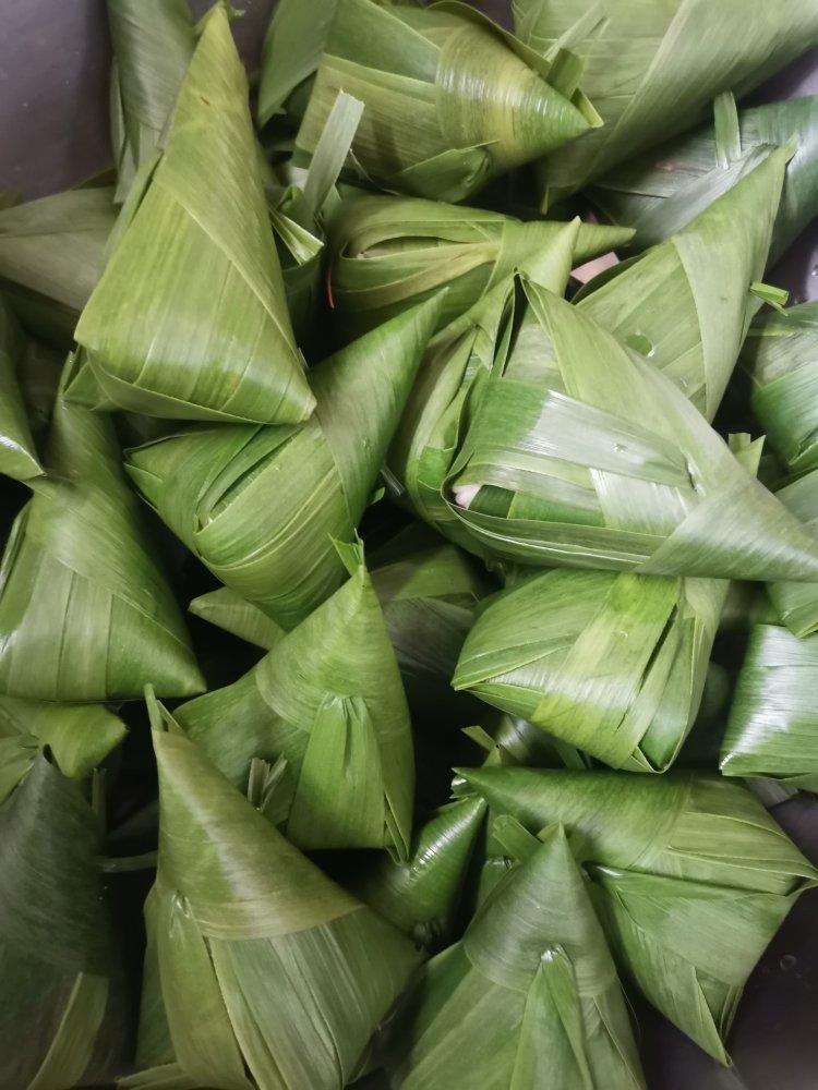 奶奶绝活 不用绳不用针线的粽子包法 附视频