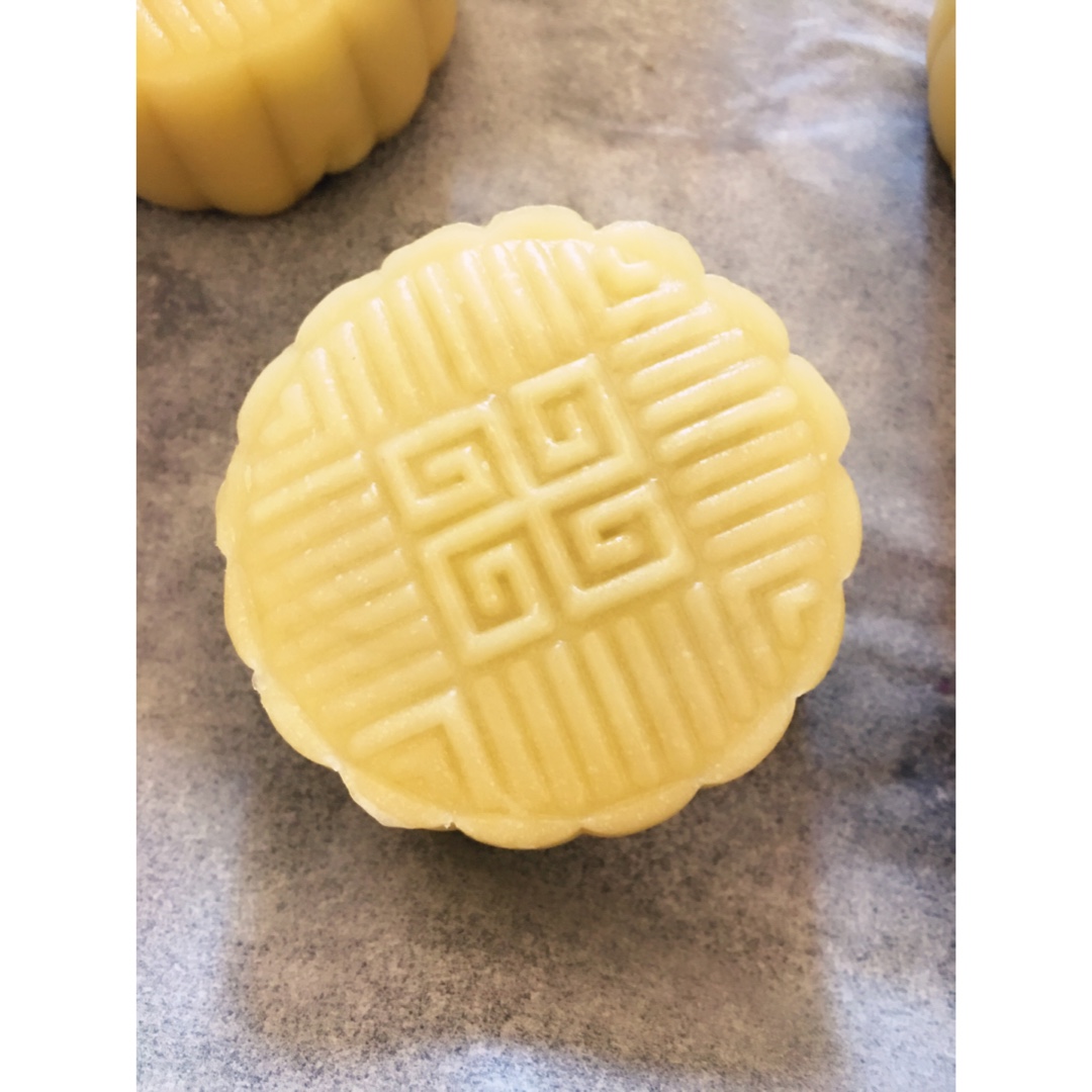广式月饼——蛋黄莲蓉月饼