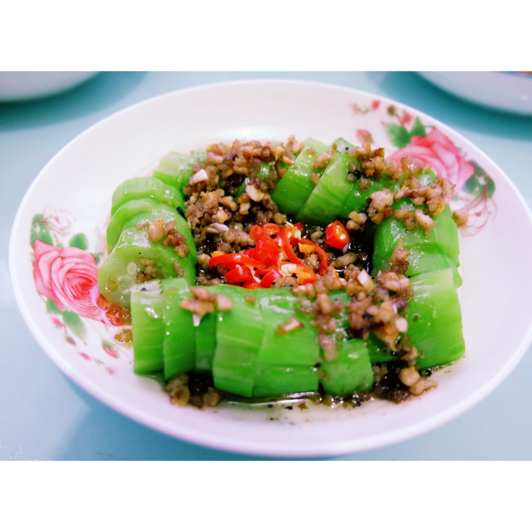 只需要五分钟就可以的美味蒜蓉蒸丝瓜