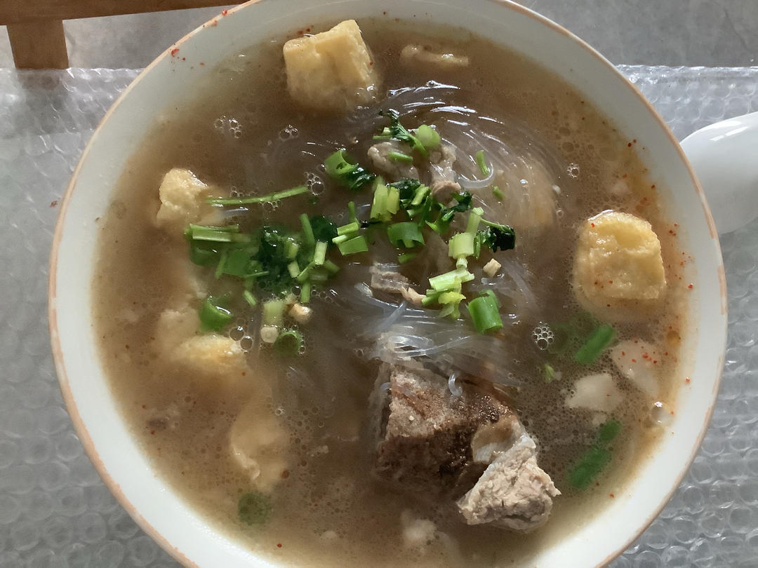 酸又辣的粉丝汤