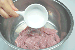 苦菜小肠汤的做法 步骤4