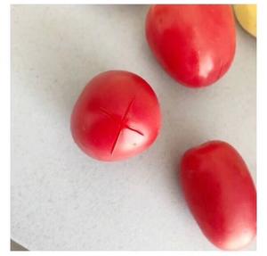 宝宝辅食😝番茄土豆牛肉面的做法 步骤2