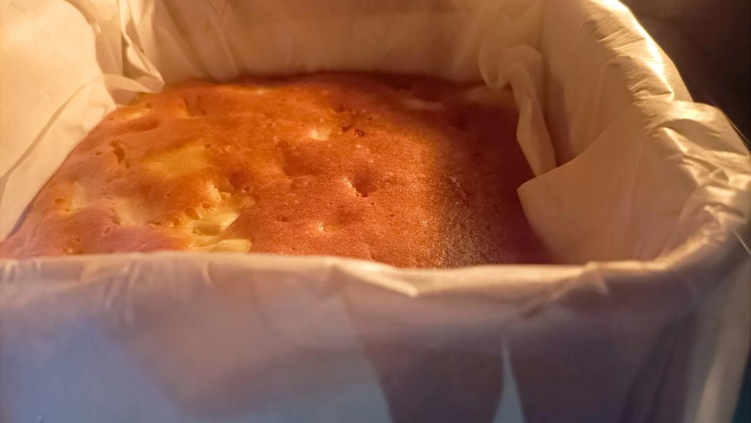 简单到只需所有材料混一起烤一烤的苹果蛋糕！