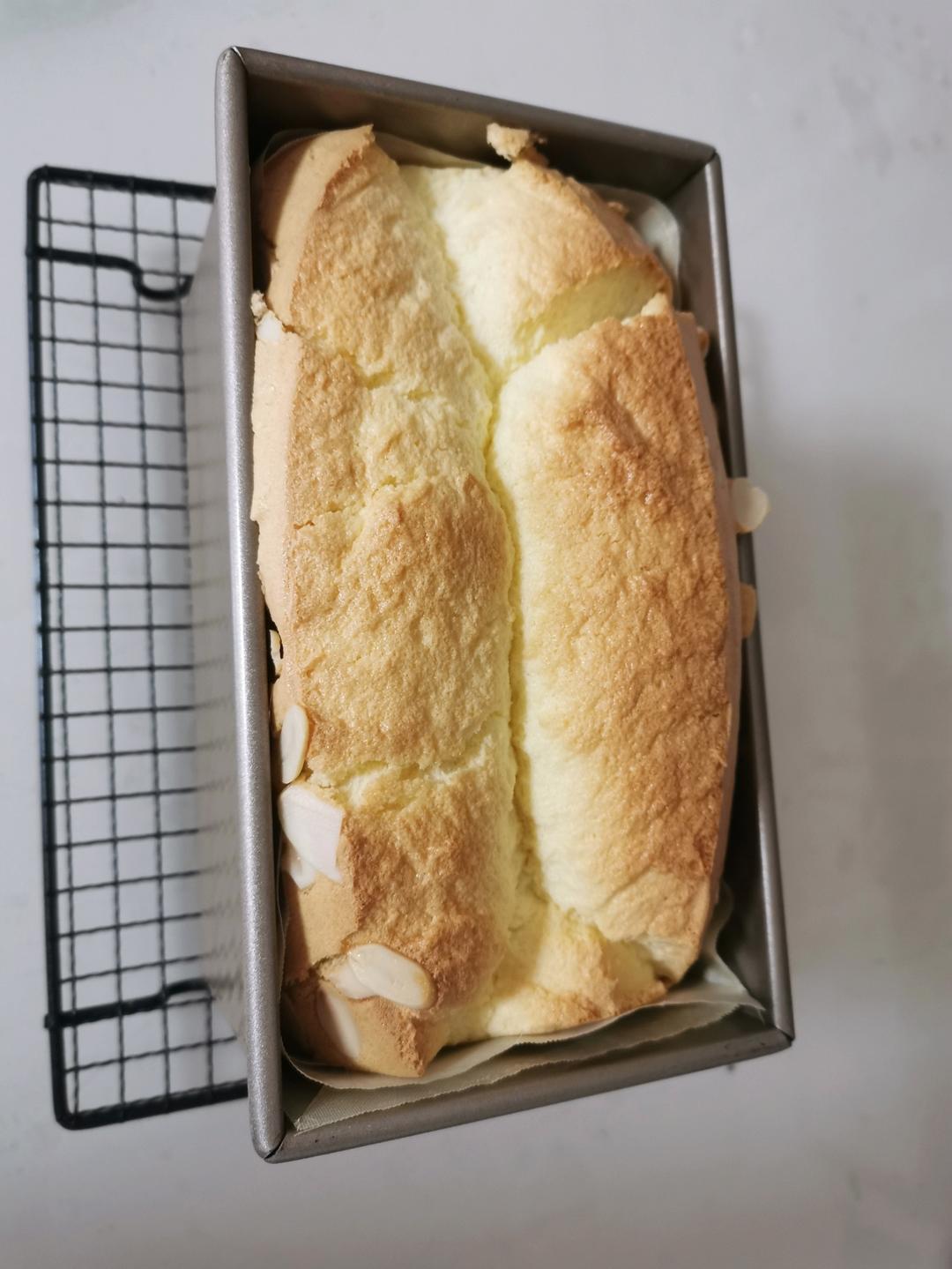 蛋糕店超🔥的金枕蛋糕｜口感绵密🍰松松软软