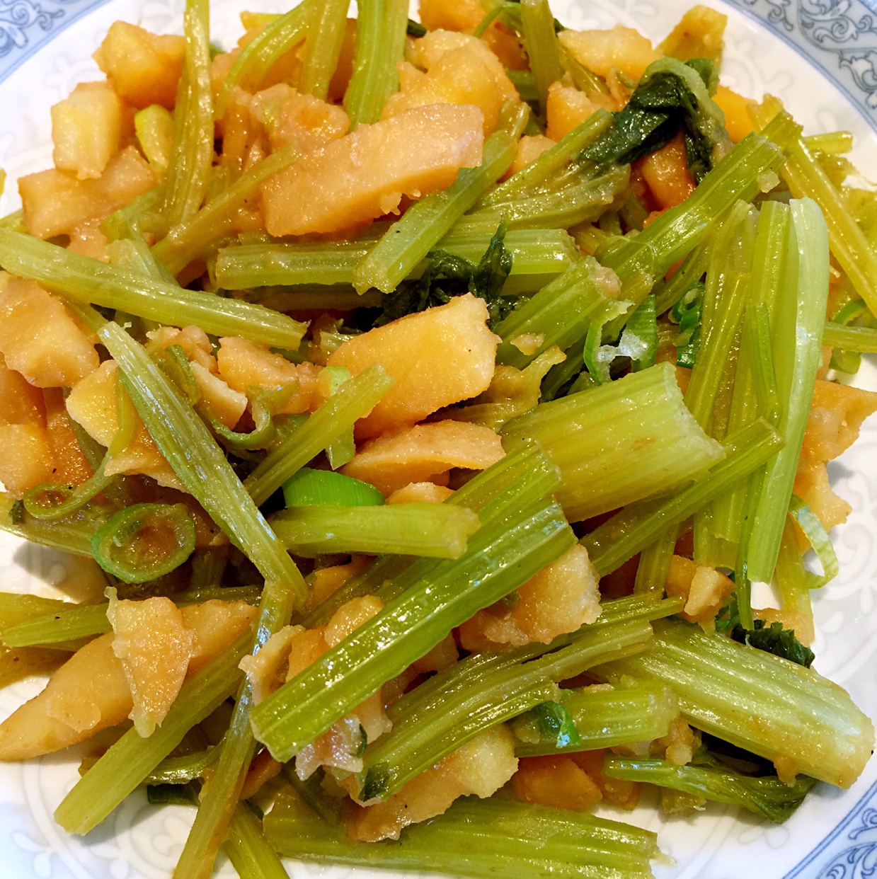 土豆炒芹菜