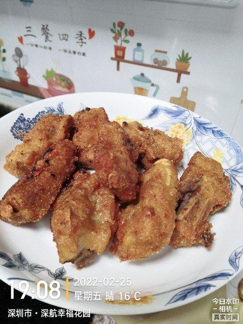 【椒盐蒜香排骨】