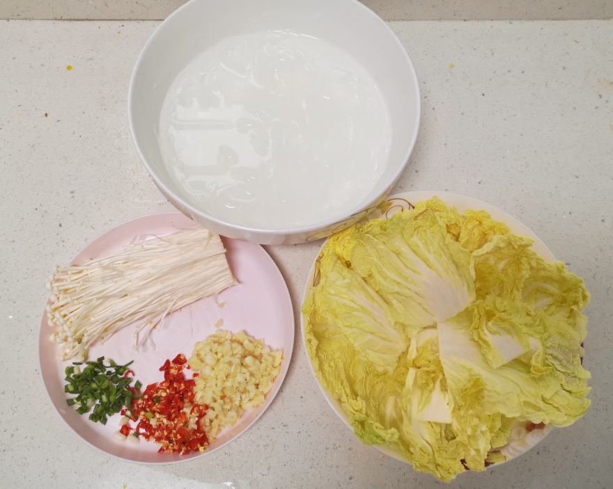 家常菜|蒜蓉蒸金针菇粉丝娃娃菜拼盘的做法 步骤1
