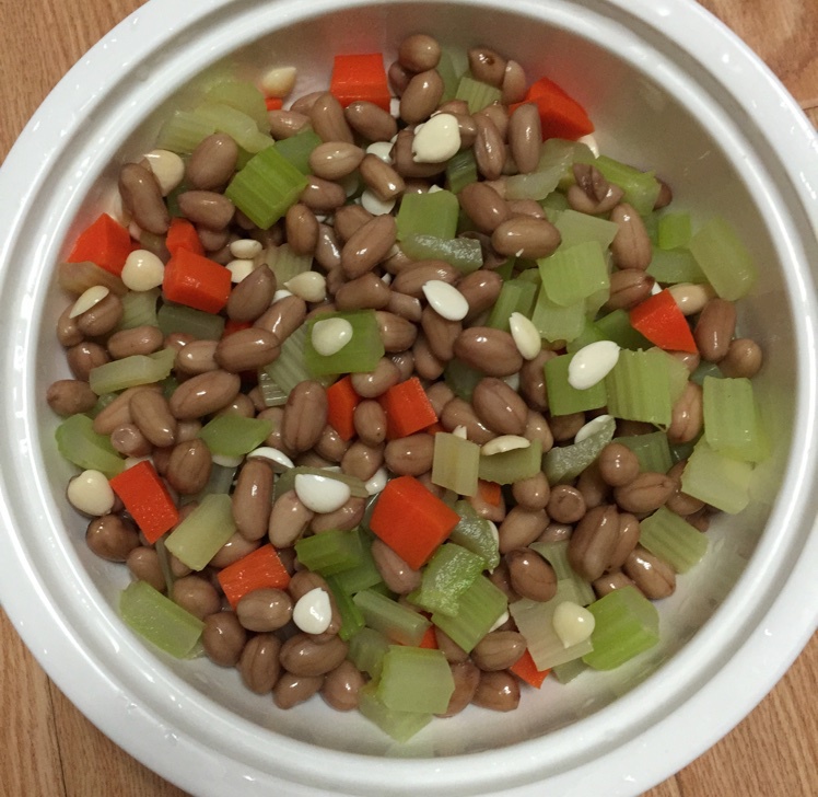 凉拌西芹花生米