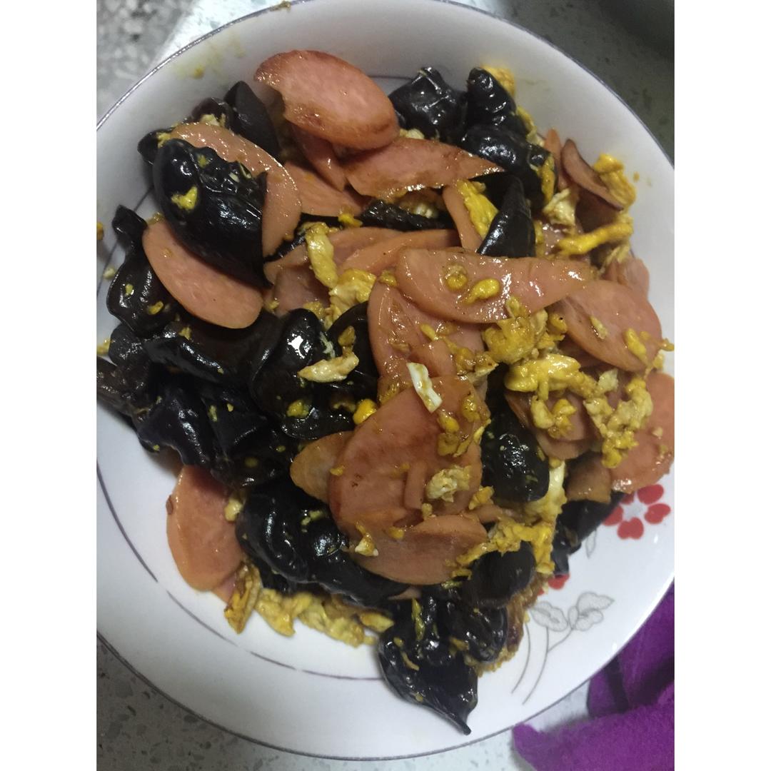 火腿肠爆炒黑木耳