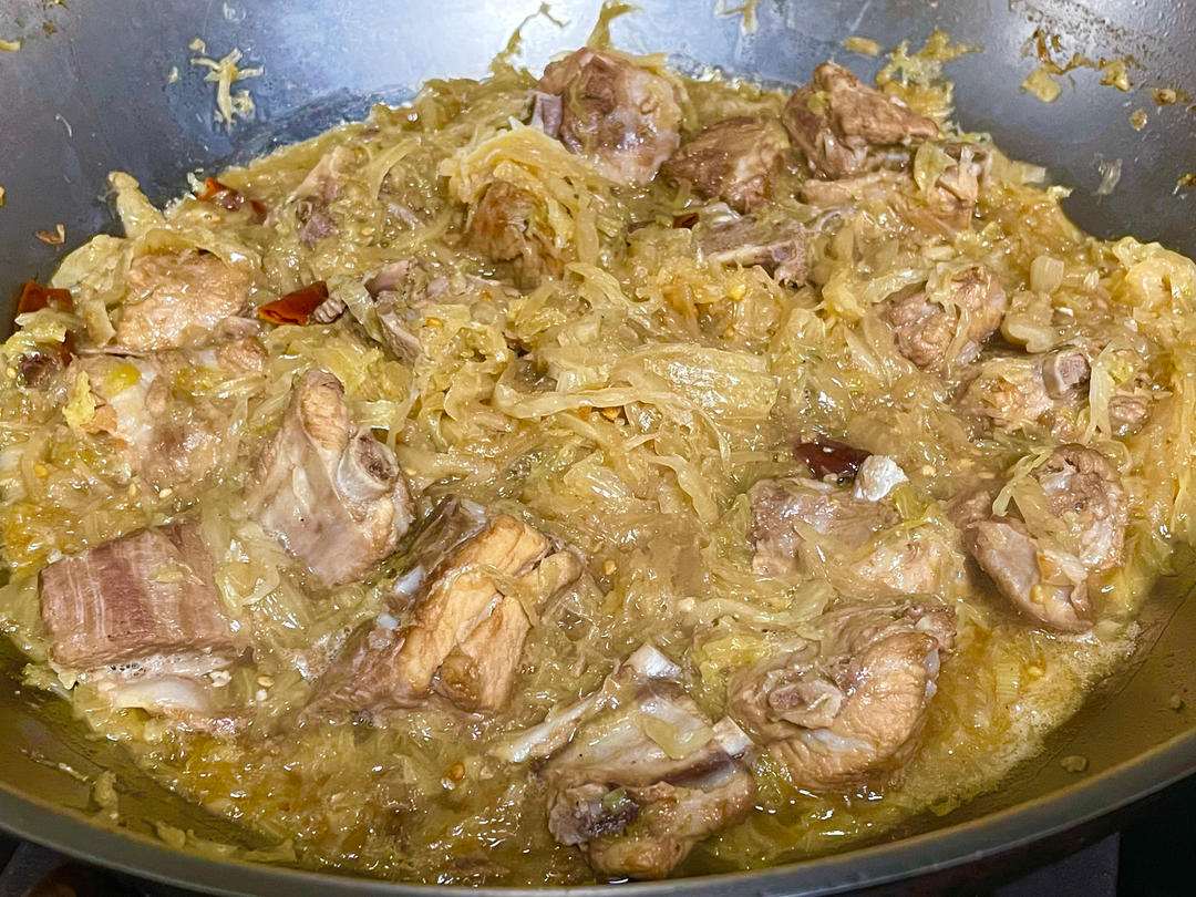 东北酸菜炖排骨