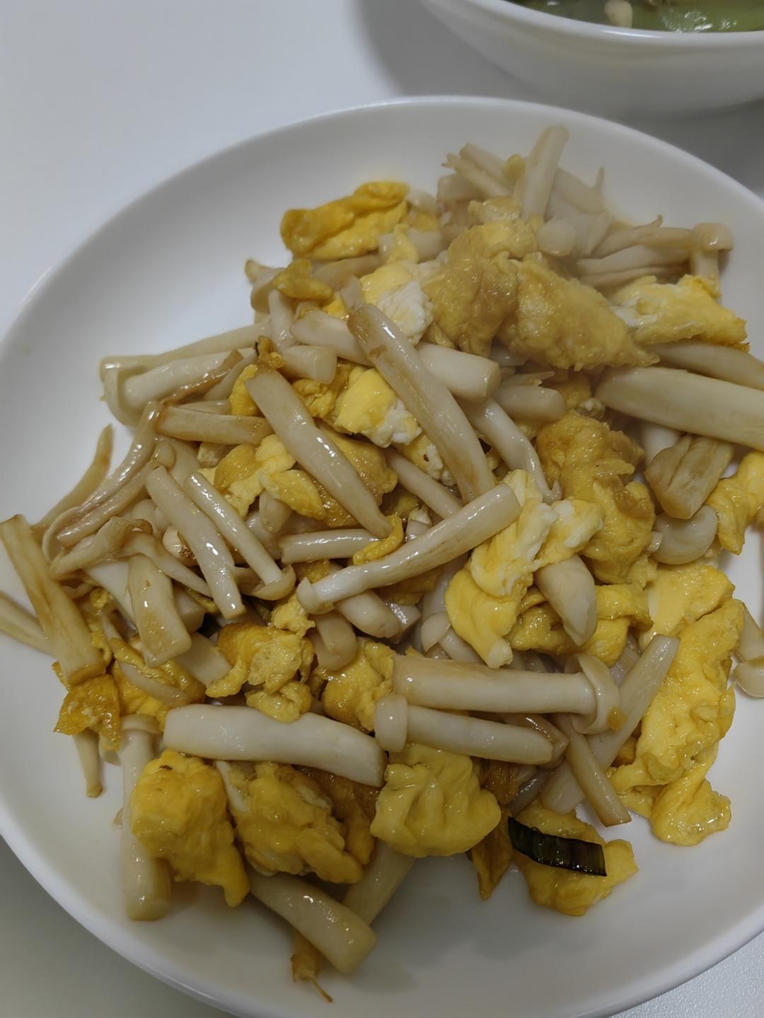 鸡蛋炒海鲜菇