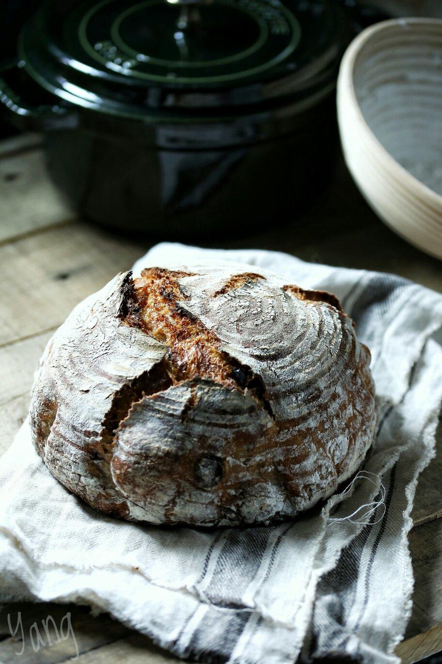 全麦山核桃橄榄欧包-Staub珐琅铸铁锅