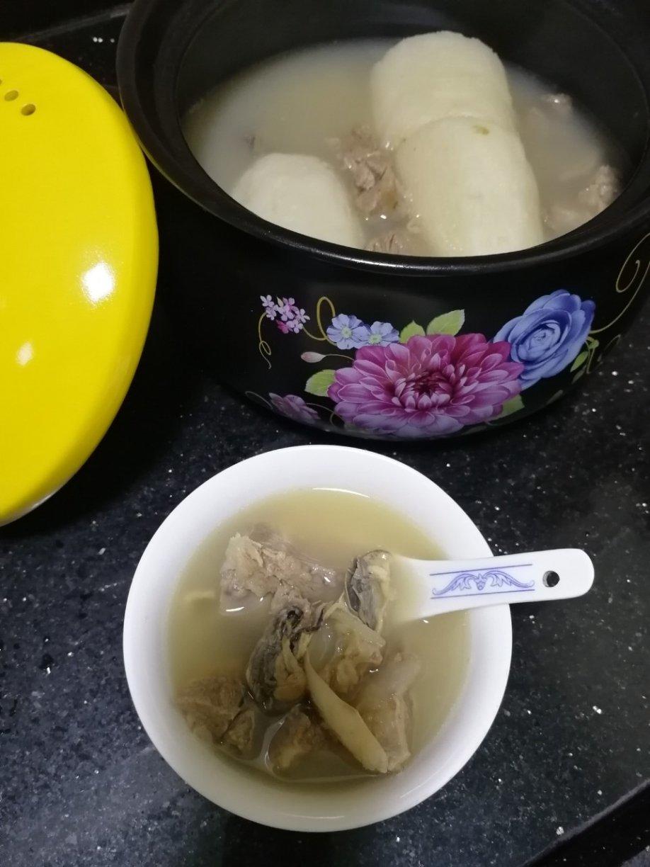 白萝卜蚝豉(蚝干)猪骨汤