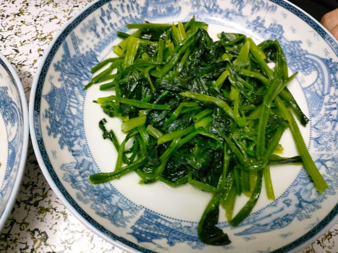 不涩口又嫩的清炒菠菜