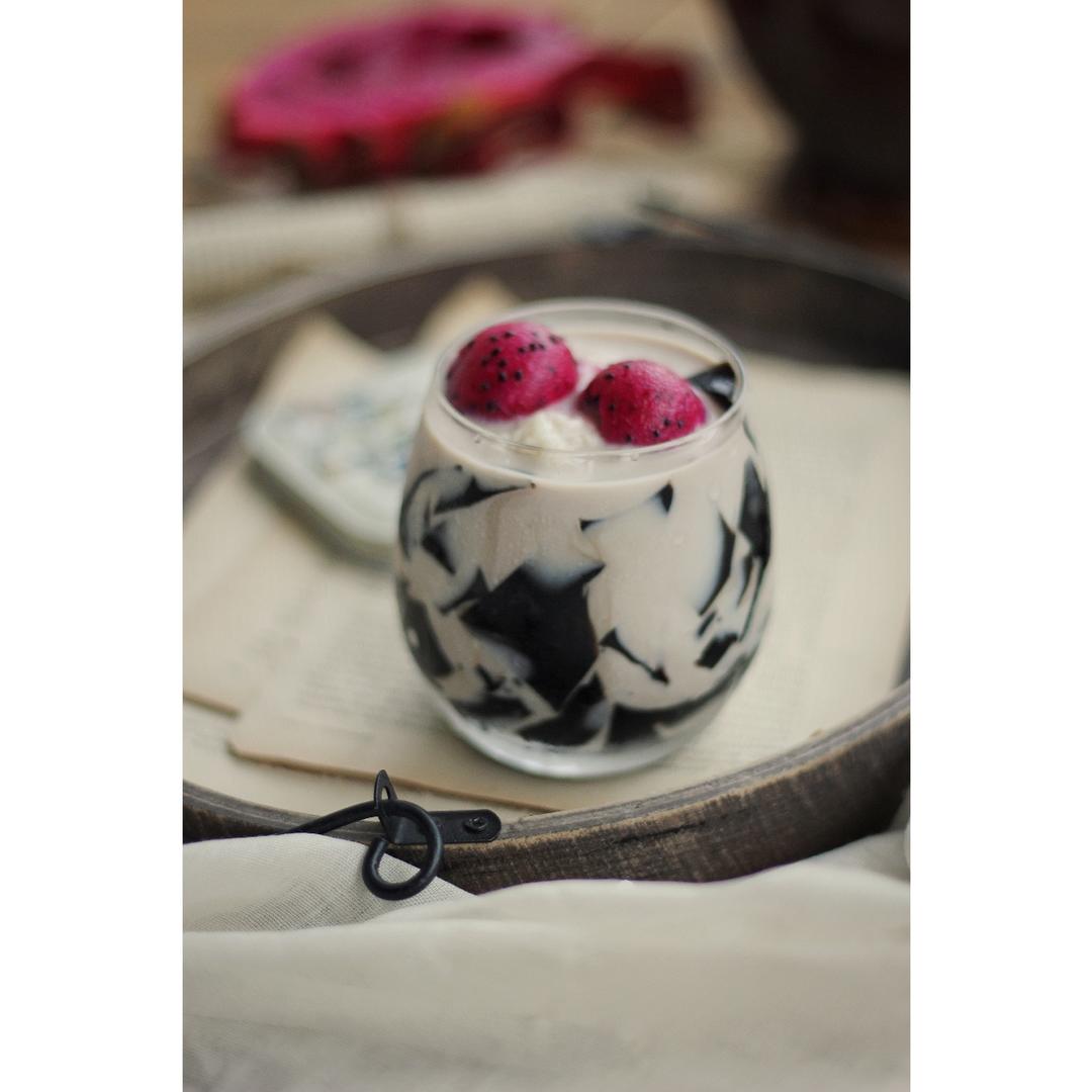 莓甜酒蜜仙草冻（消暑圣品）