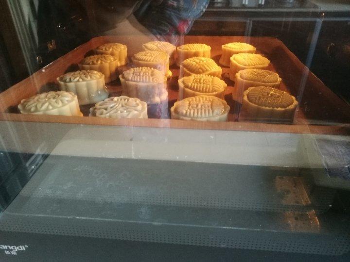 广式月饼—蛋黄莲蓉月饼