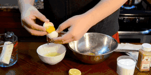 教你做美国经典早餐，Egg Benedict(班尼迪克蛋)的做法 步骤3