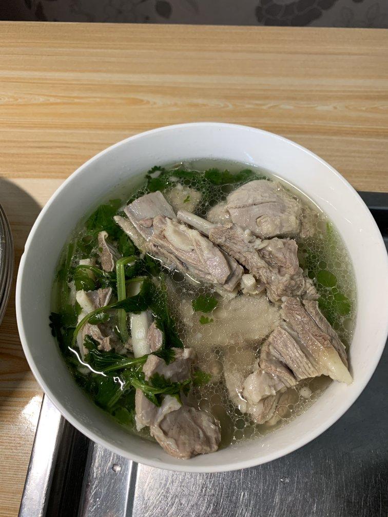 冬季不可少的一碗家常羊肉汤
