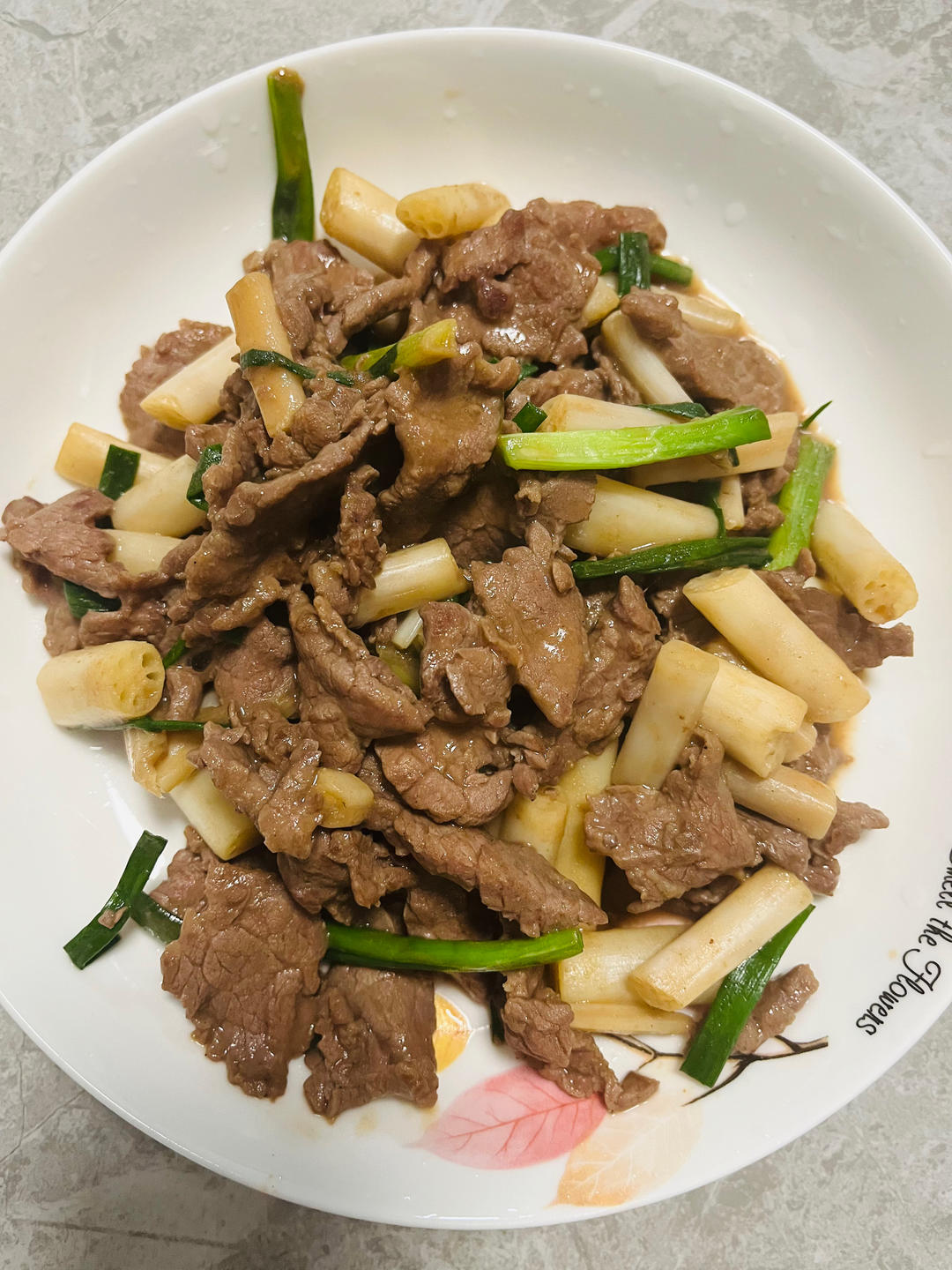 酸辣开胃的  藕带炒牛肉