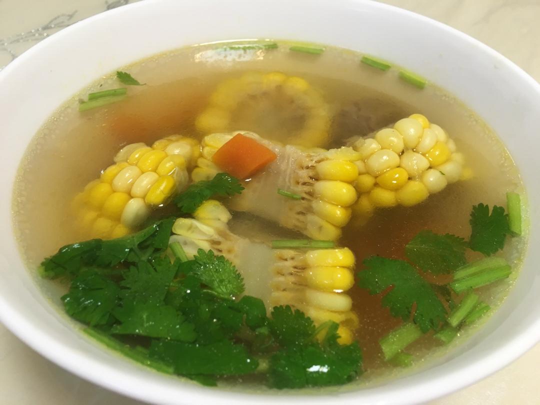 厨师长教你：“玉米排骨汤”的家常做法，营养又美味，先收藏了