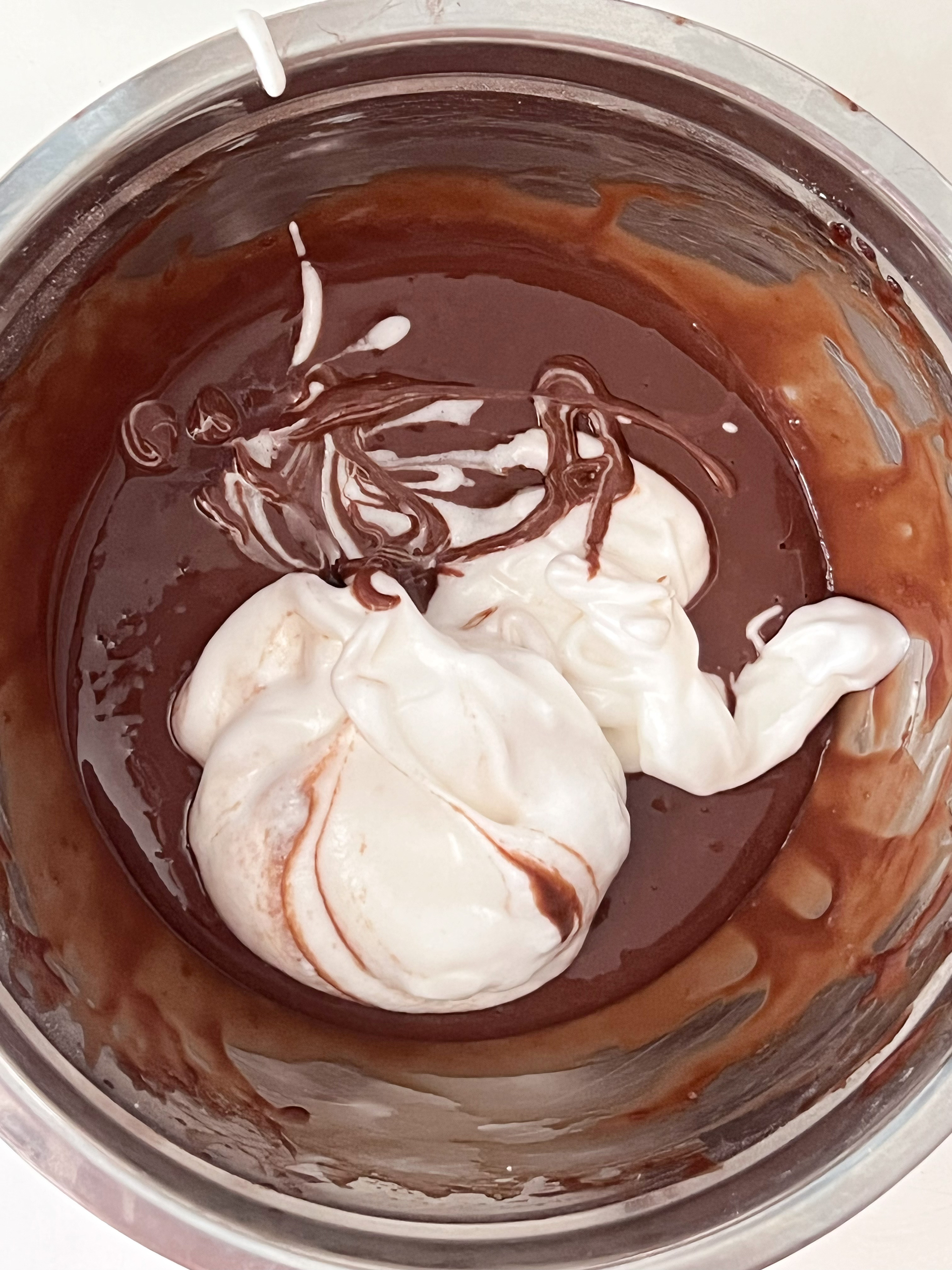 一口沦陷❗️巨好吃的巧克力奶油抱抱卷的做法 步骤12