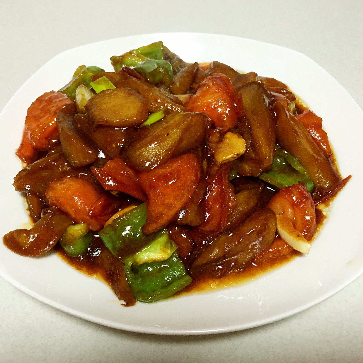 学霸女儿的靓妈做的红烧茄子