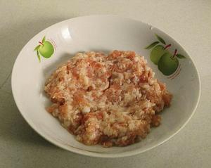 在家也能做饭店里吃过的菜肉末臭干蒸目鱼的做法 步骤2