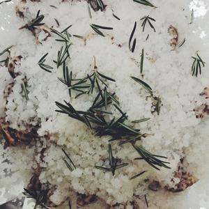 迷迭香鹽焗花螺的做法 步骤5