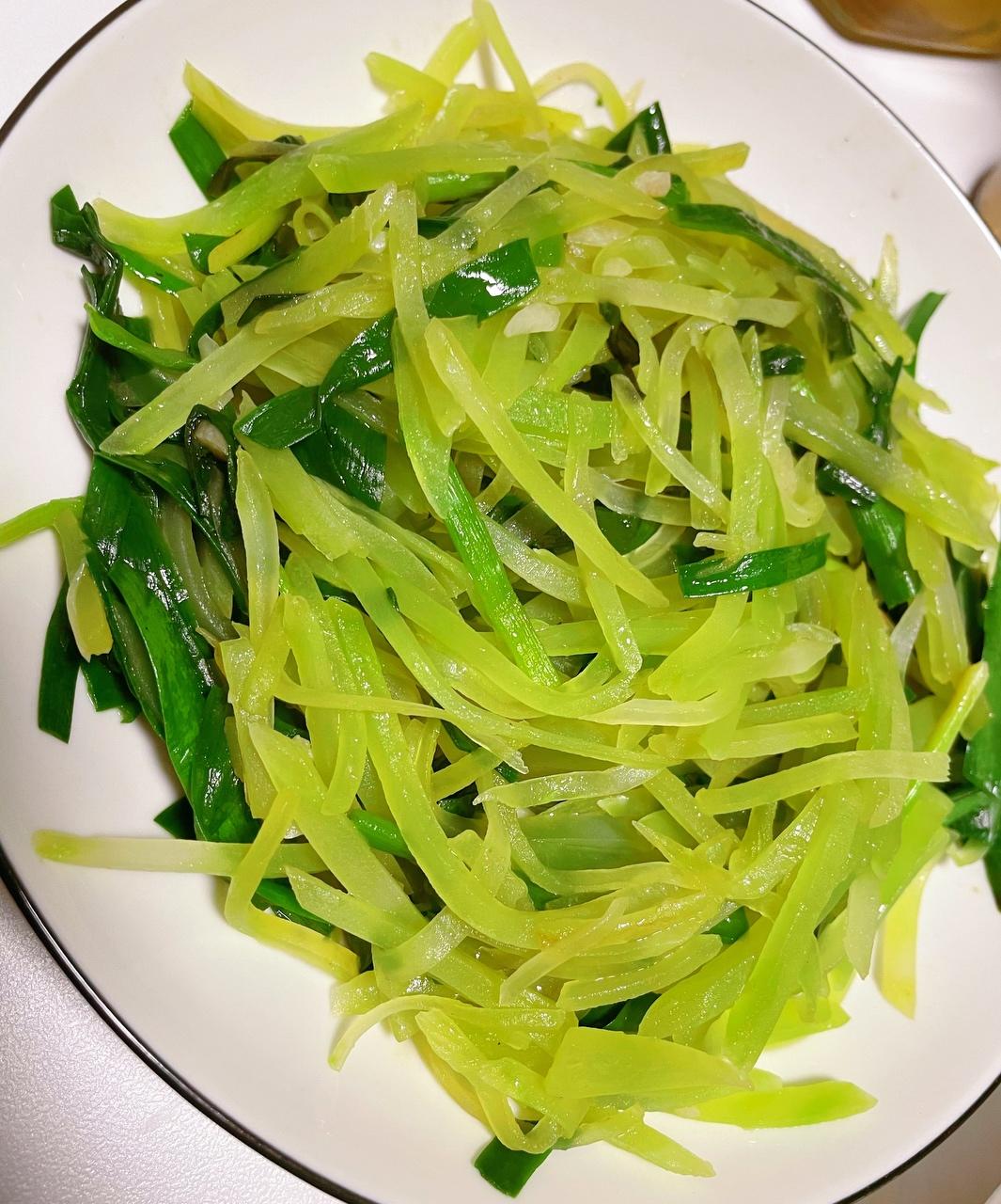 莴笋丝炒韭菜