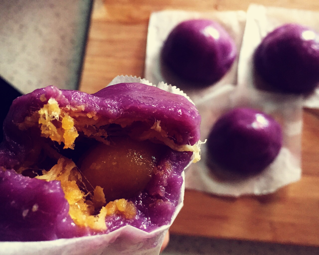随意的肉松蛋黄紫薯团子