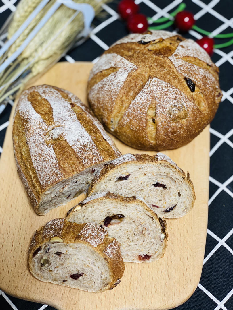 全麦蔓越莓核桃软欧包