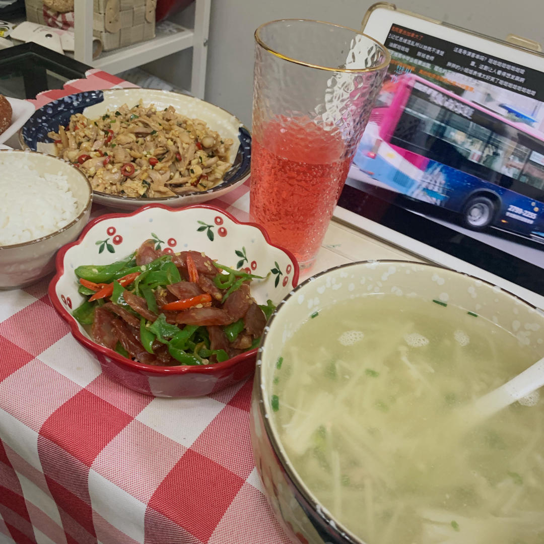 金针菇瘦肉汤