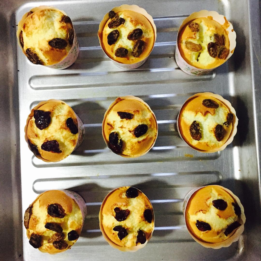 软绵绵戚风纸杯蛋糕