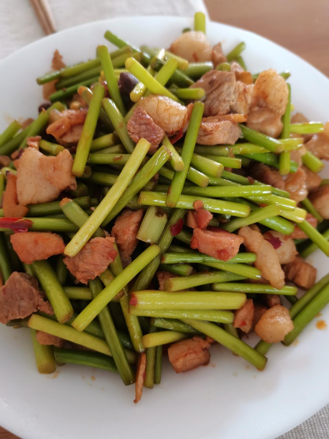 五花肉炒蒜苔 / 蒜薹炒肉