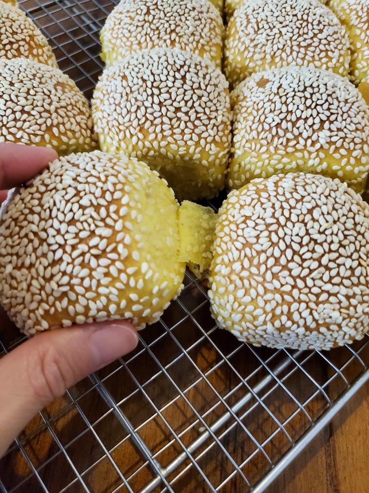 一次发酵的南瓜芝麻包