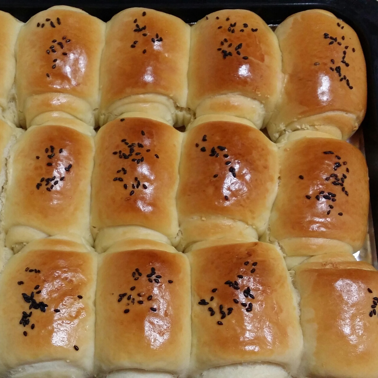 料理女生做的椰蓉面包卷