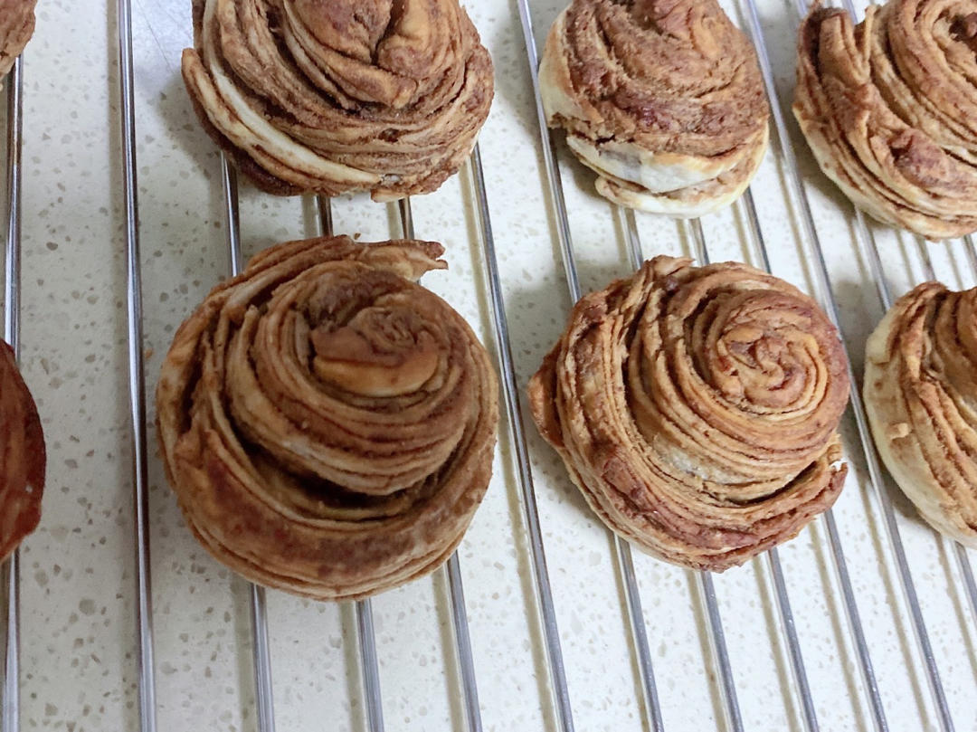 xiangxiang姐做的酥脆多层螺丝转糖火烧快手简单红糖麻酱烧饼