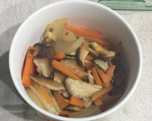 微波炉白菜香菇胡萝卜金针菇（一个月快手午餐No.4）的做法 步骤5