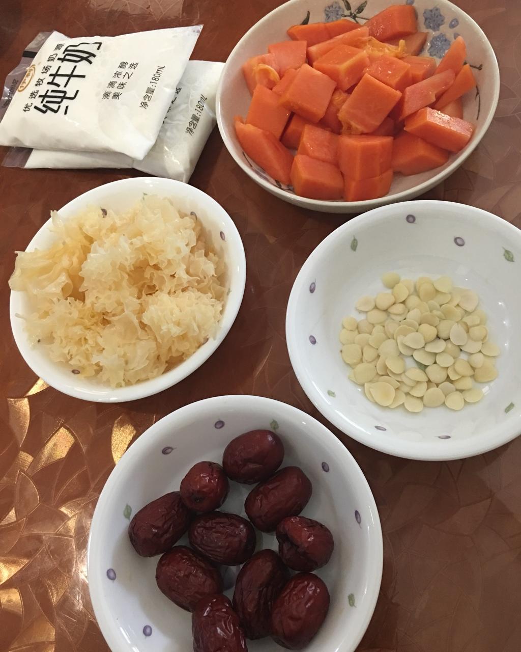 红枣木瓜炖牛奶