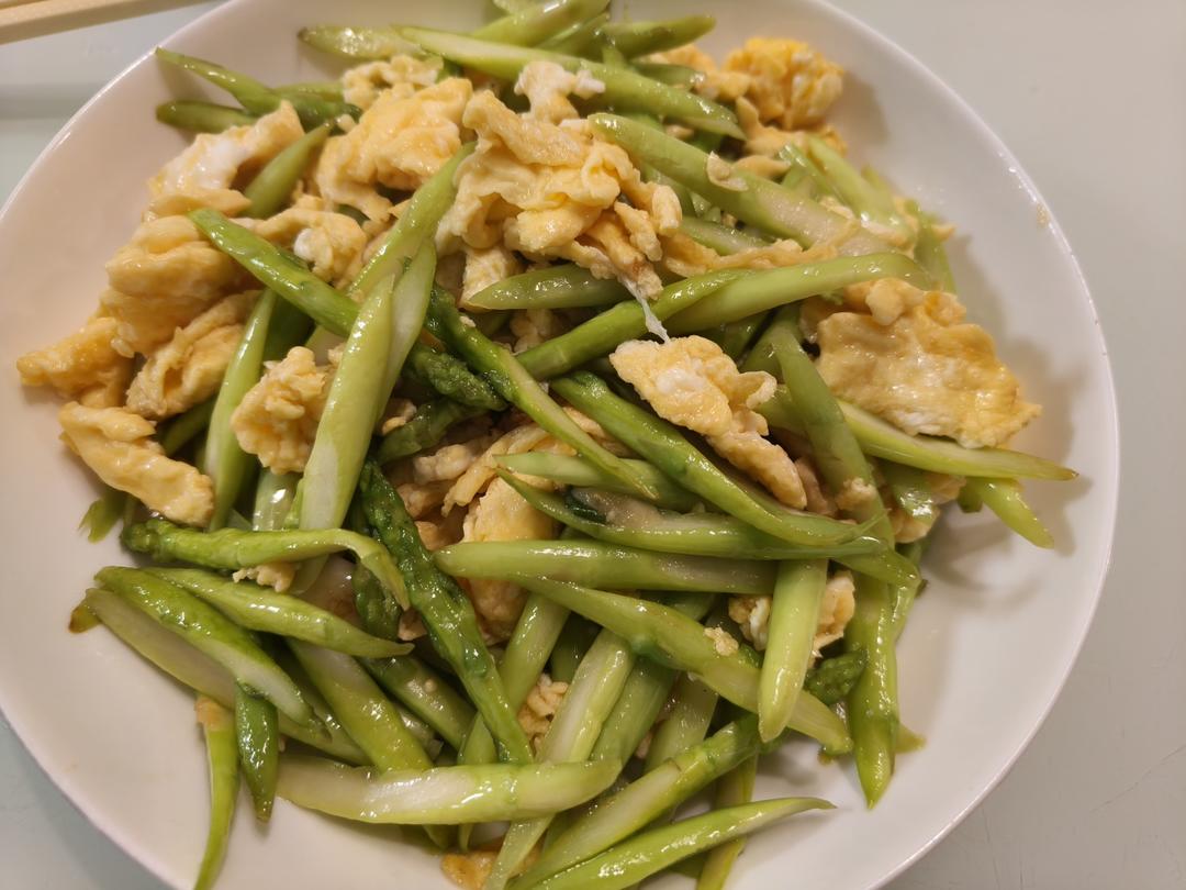 健康低卡家常菜—芦笋炒蛋