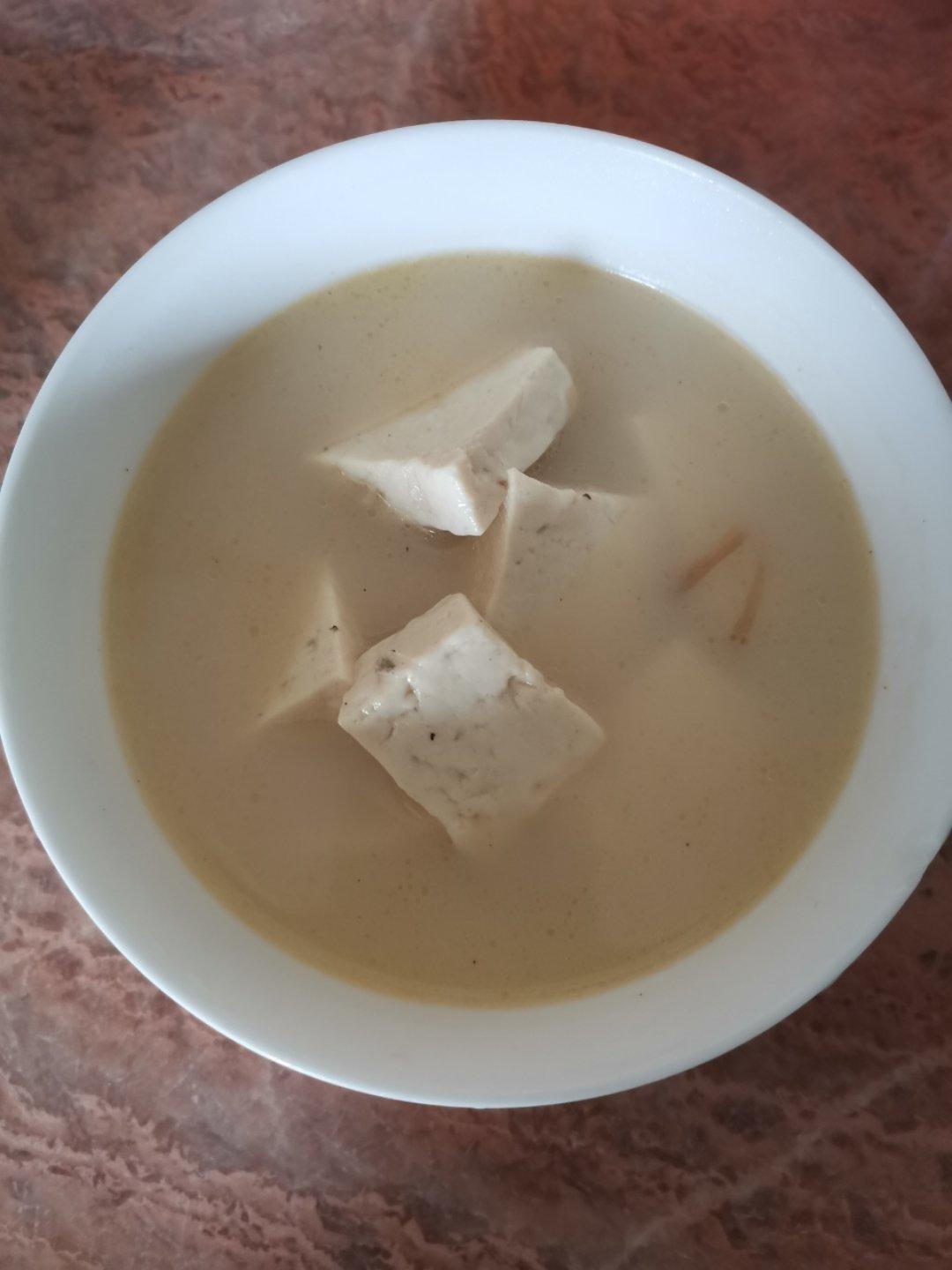 奶白鲫鱼豆腐汤|一条鱼最后的温柔