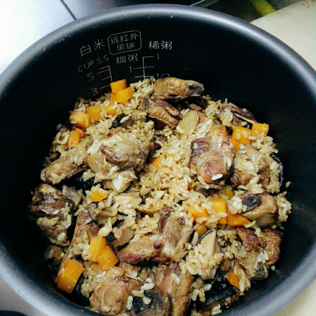 喷香排骨焖饭（爆好吃）