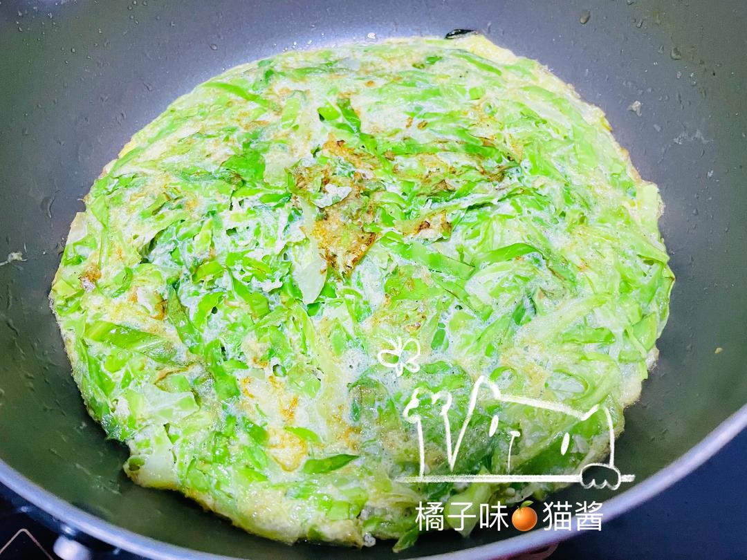 绿甘蓝鸡蛋饼的做法 步骤4