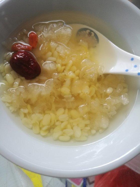 银耳甜汤