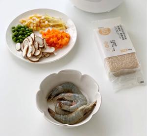 营养鲜美的香菇虾仁糙米粥，做了后相信你一定会爱上！的做法 步骤1