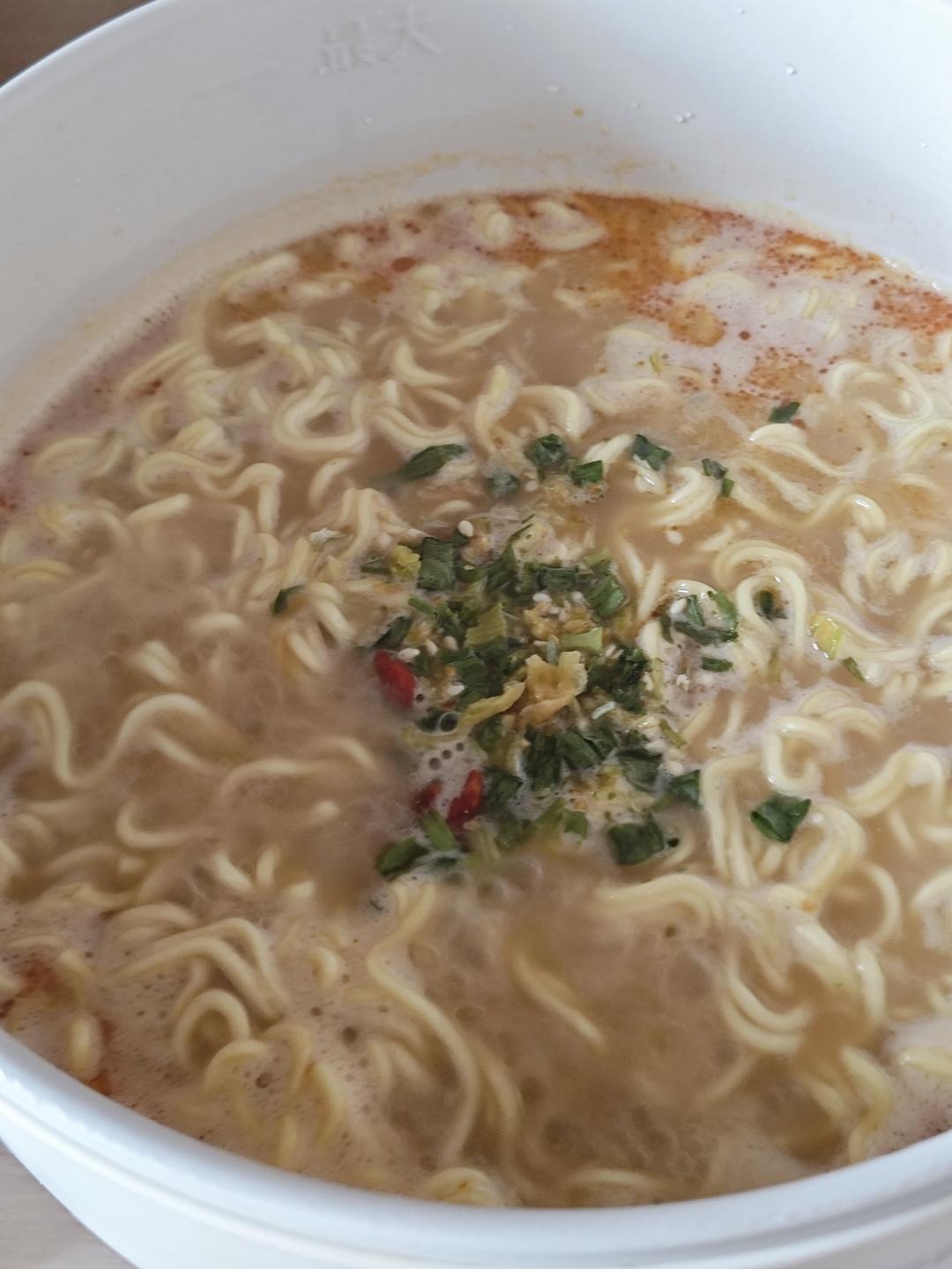 满足食欲的深夜秘密 森系浓香泡面